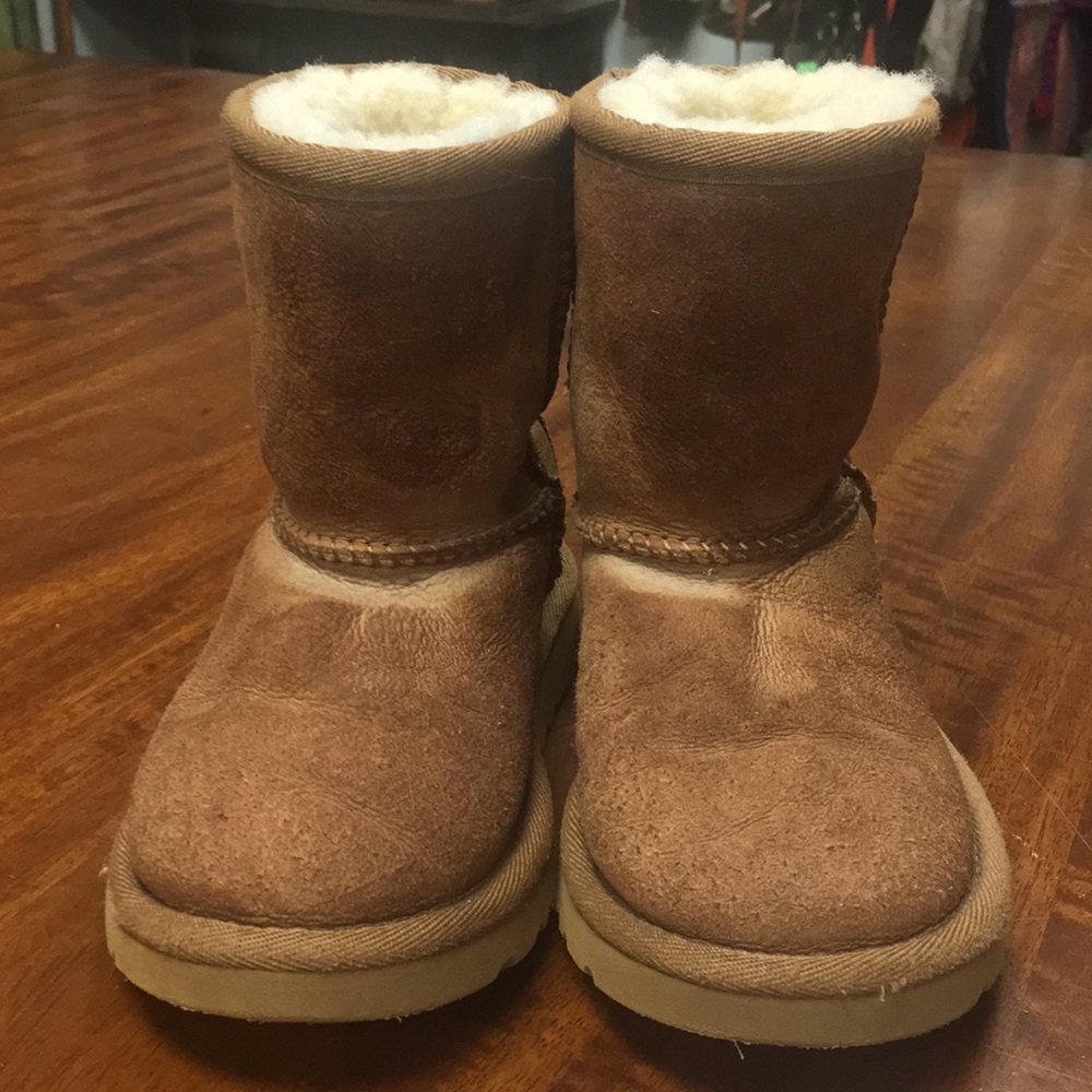 SOLD💙Children’s Uggs. Kids size Us 10